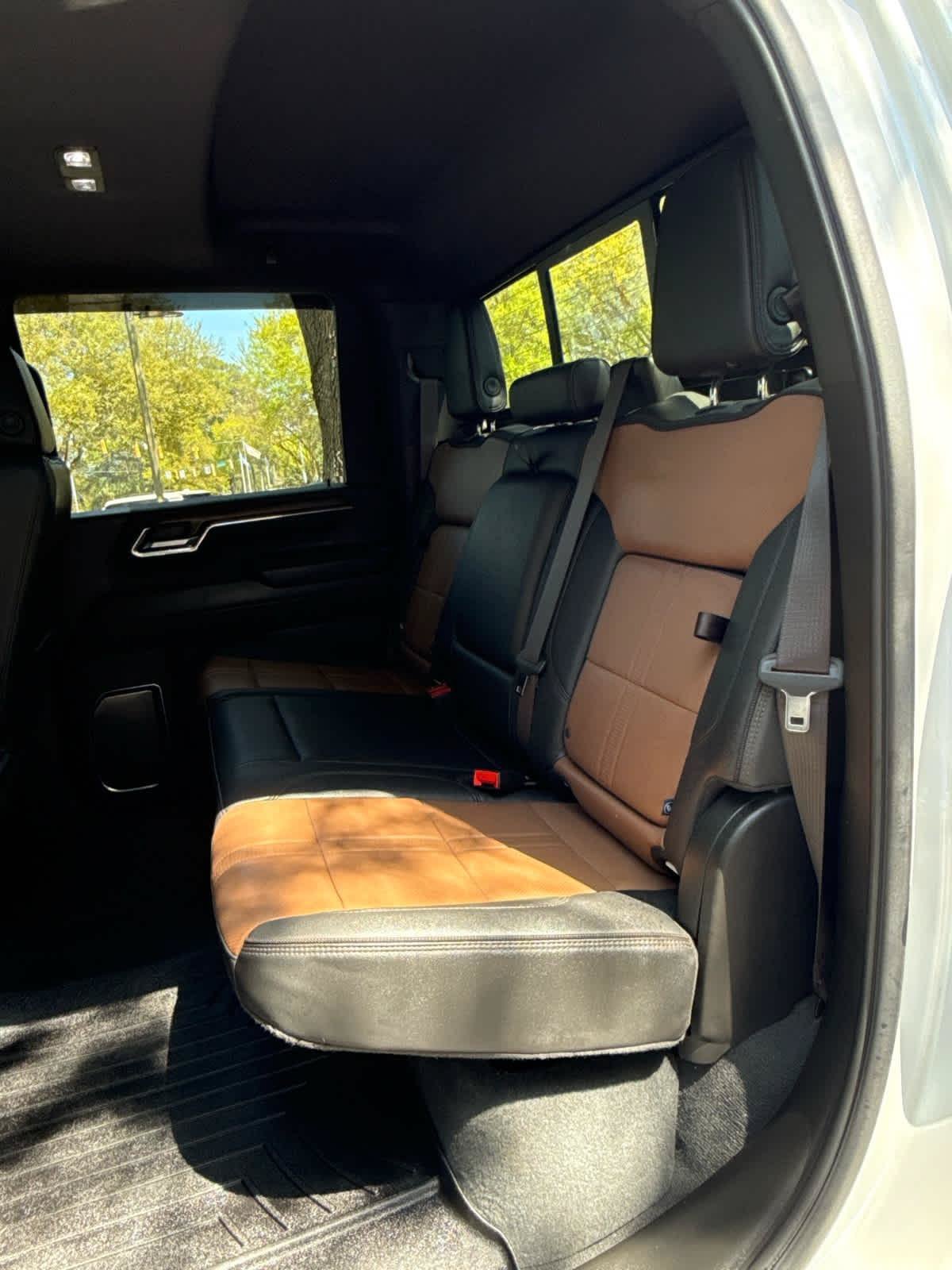 Used 2024 Chevrolet Silverado 2500 High Country w/ High Country Premium Package image 11