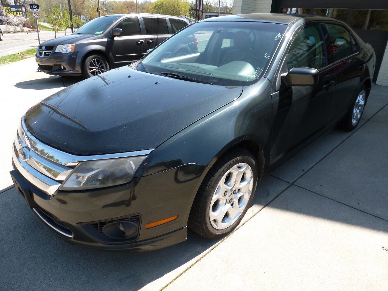Used 2010 Ford Fusion SE FWD image 4