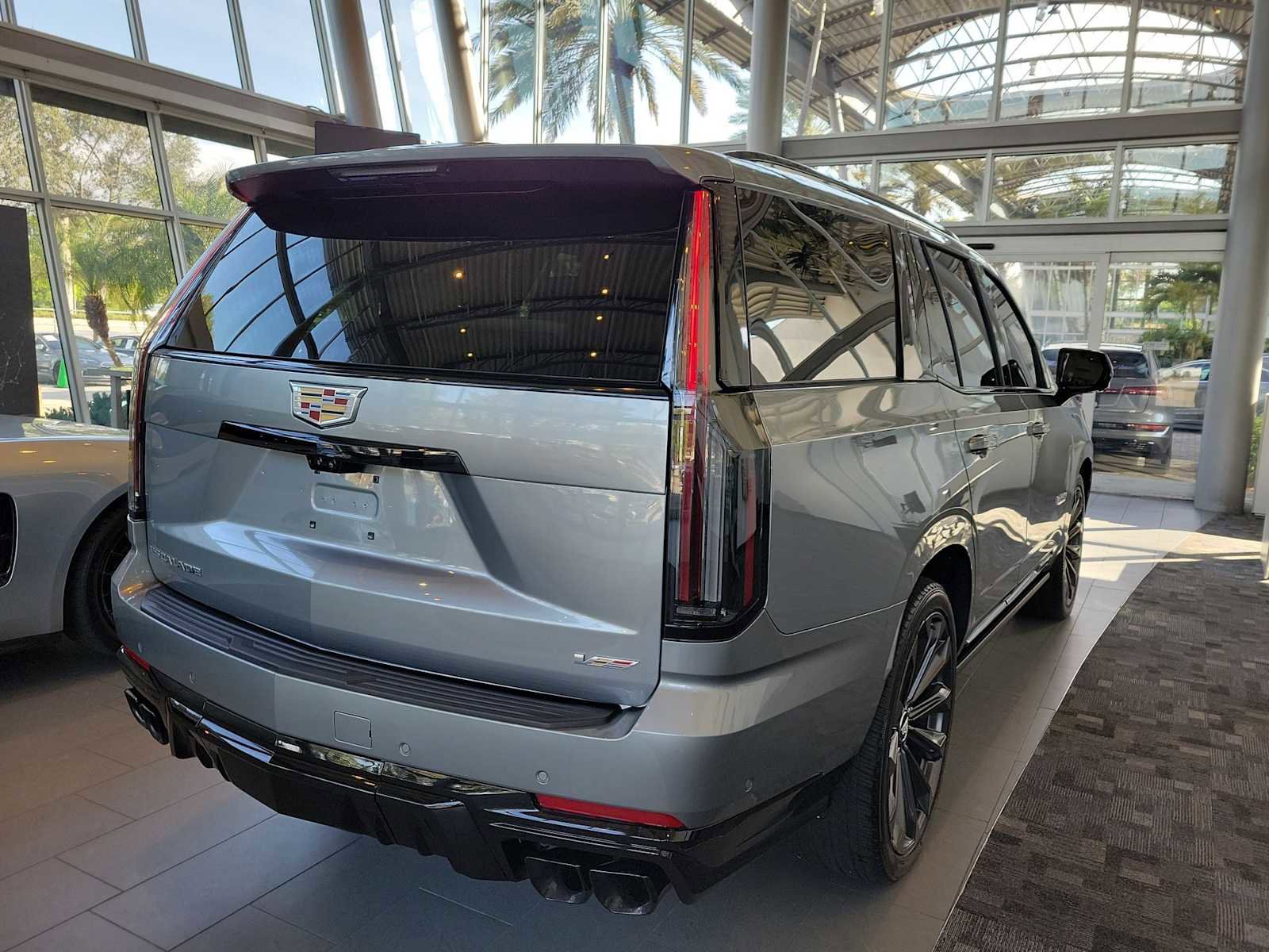 Used 2025 Cadillac Escalade V AWD/4WD image 4