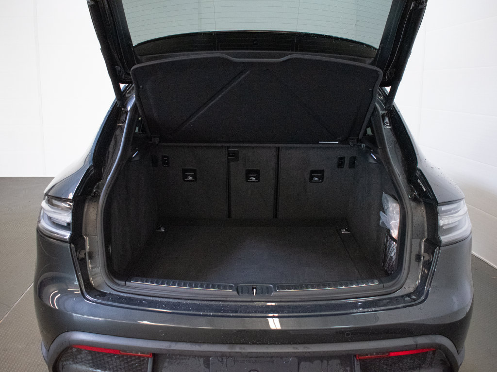Certified 2026 Porsche Macan AWD/4WD image 13