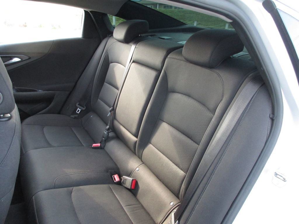 Used 2018 Chevrolet Malibu LT image 17