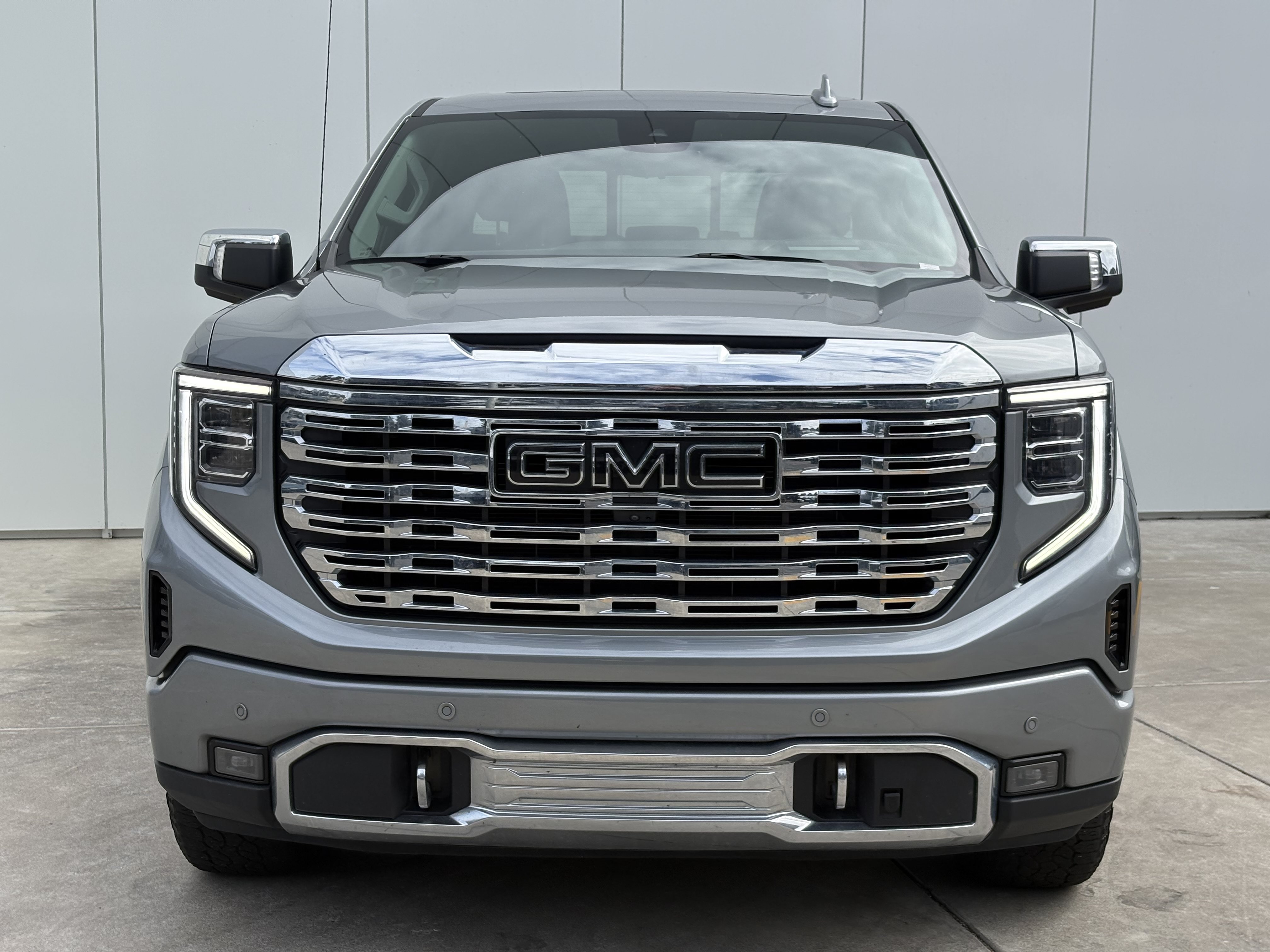 Used 2024 GMC Sierra 1500 Denali w/ Technology Package AWD/4WD image 3