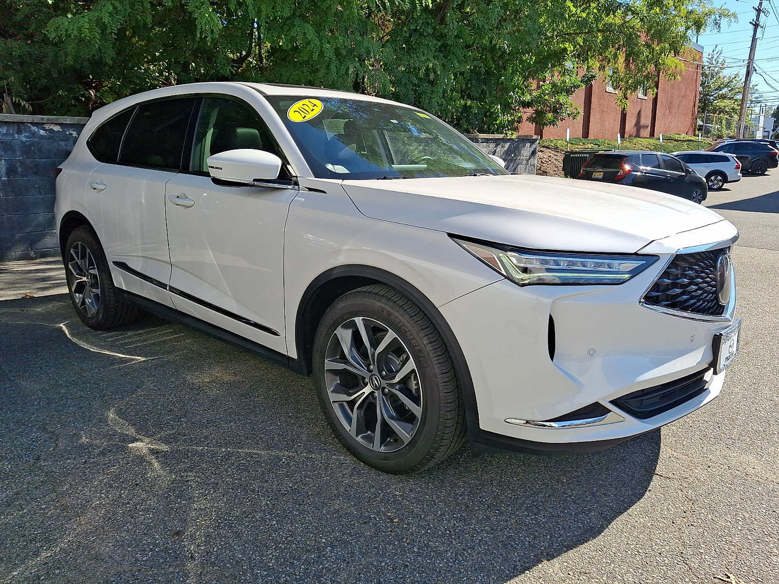 Used 2024 Acura MDX w/ Technology Package AWD/4WD image 3