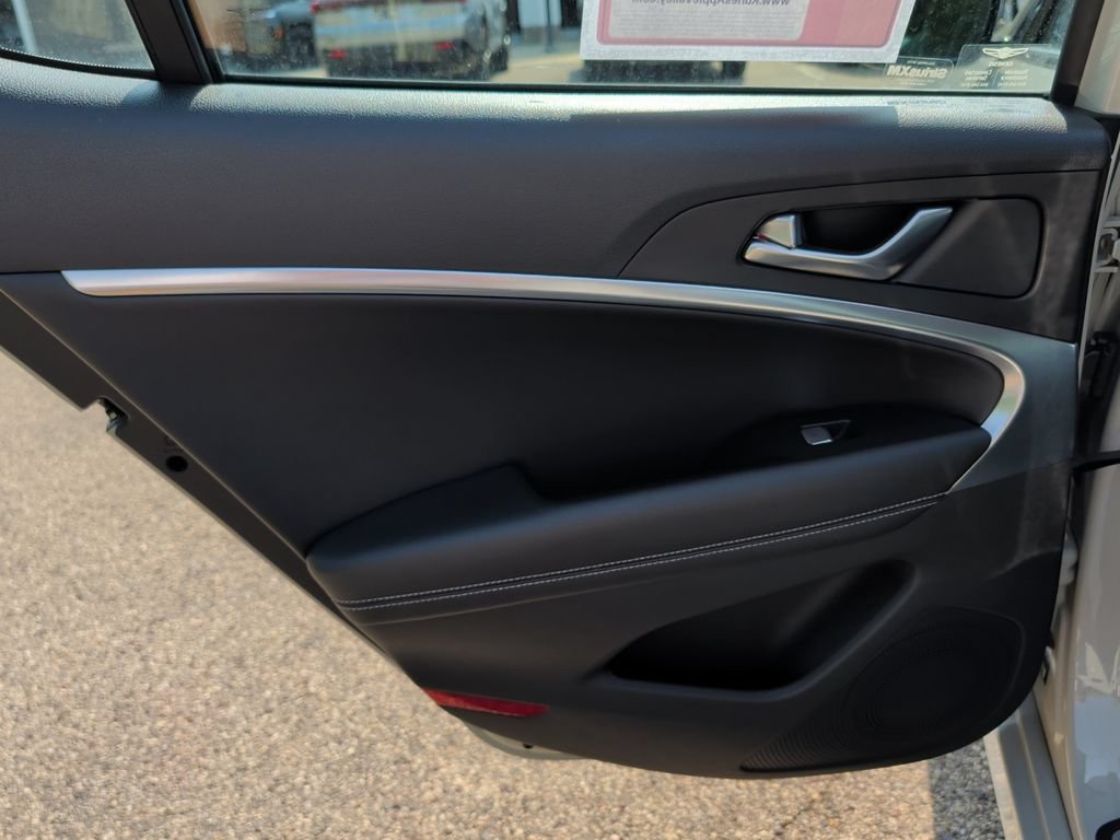 Used 2025 Genesis G70 2.5T AWD/4WD image 30