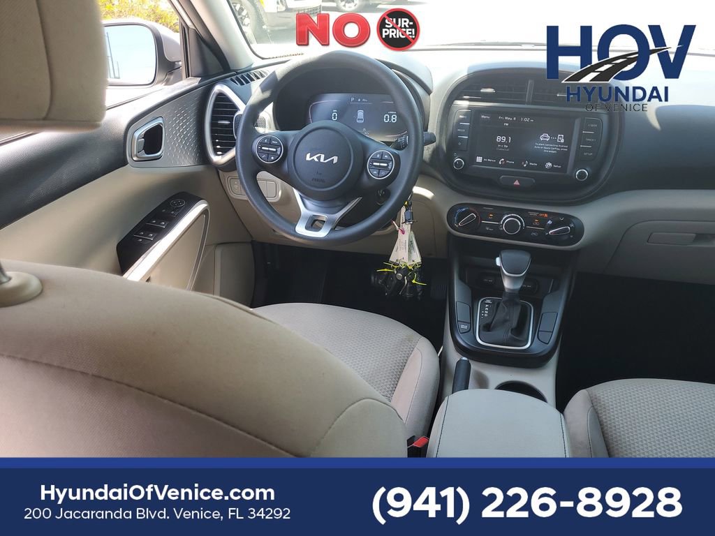 Used 2023 Kia Soul LX w/ LX Technology Package FWD image 16