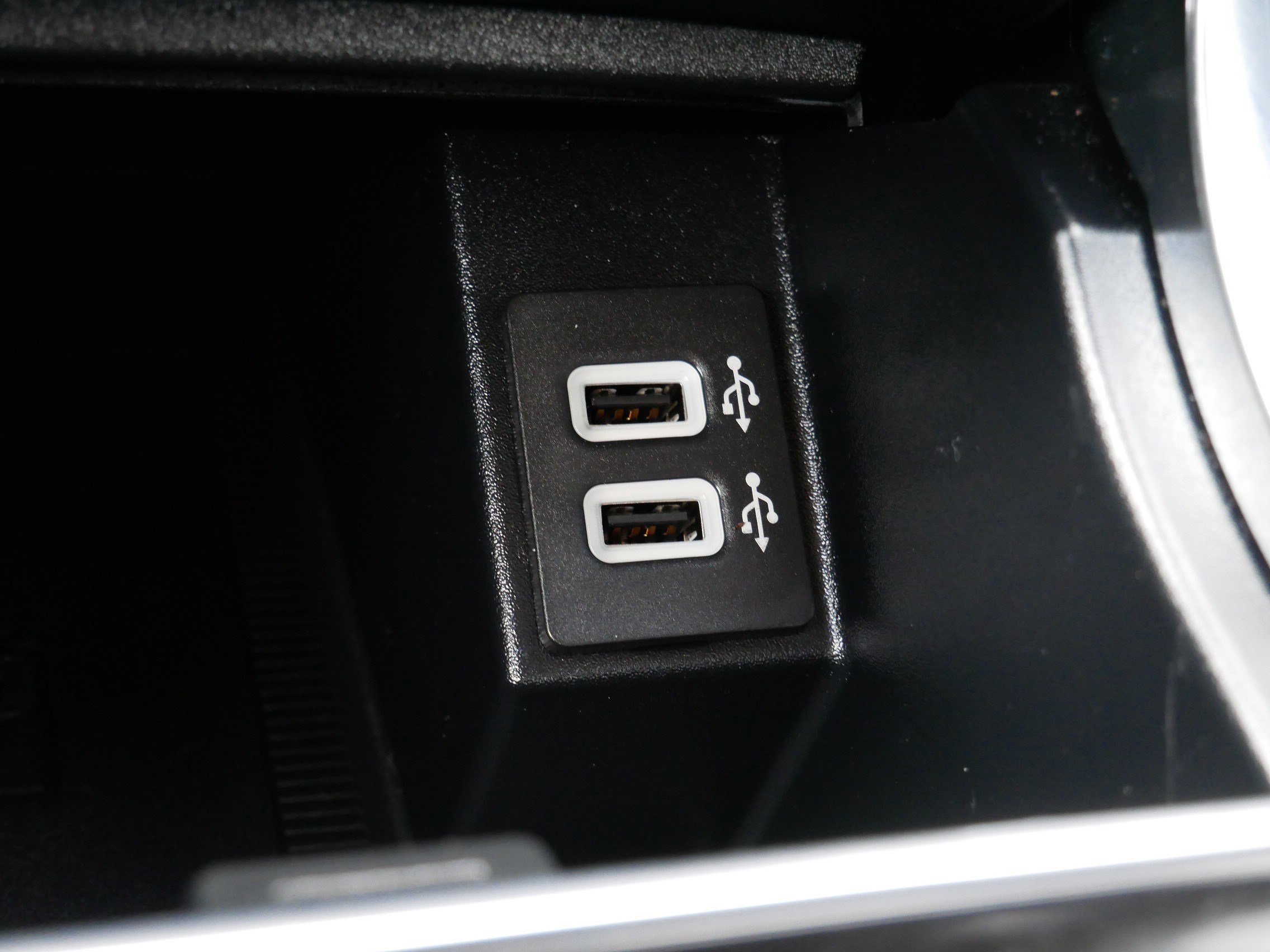 Used 2019 Ford Edge Titanium FWD image 32