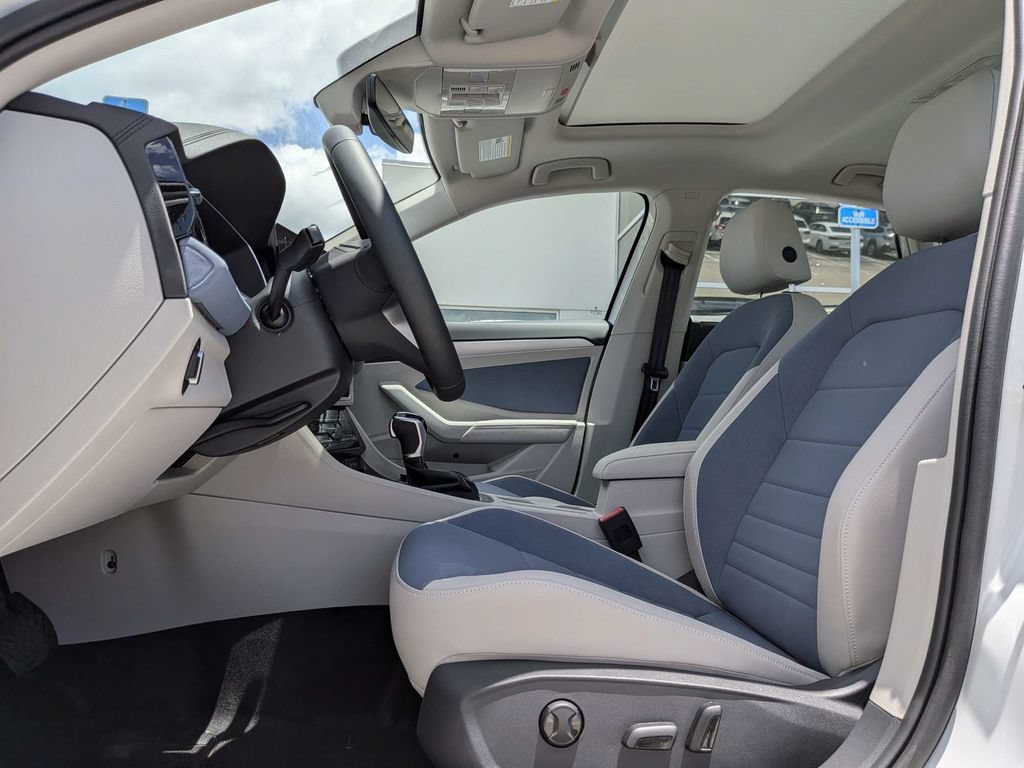 New 2026 Volkswagen Jetta SE FWD image 2