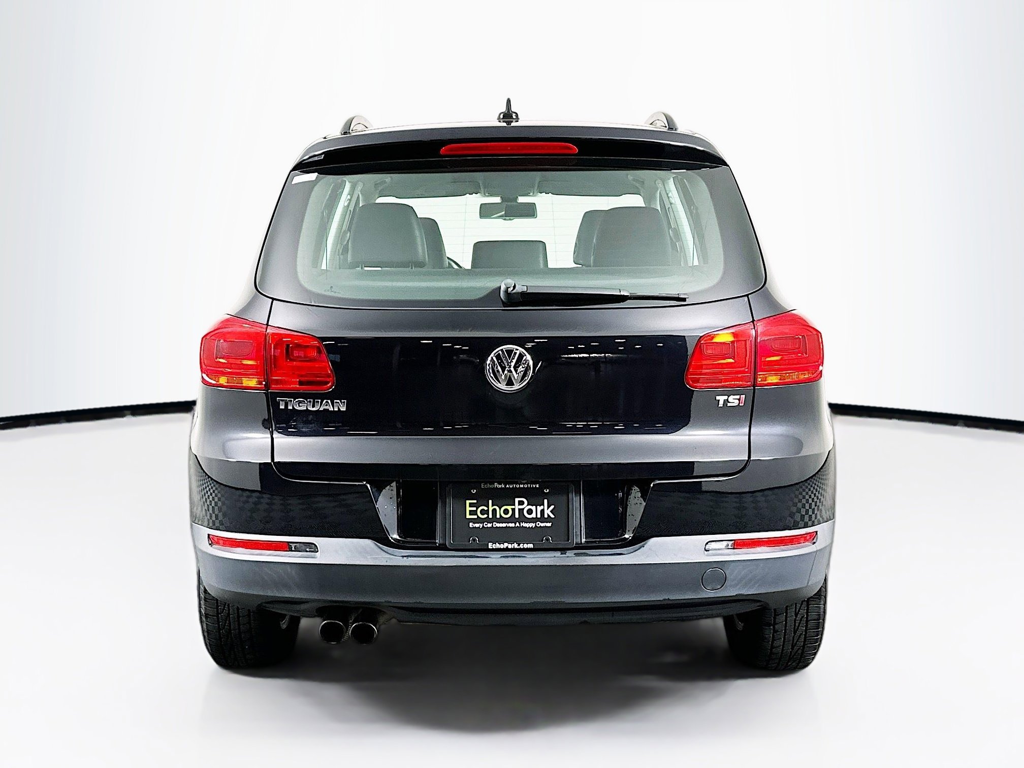 Used 2017 Volkswagen Tiguan S image 7
