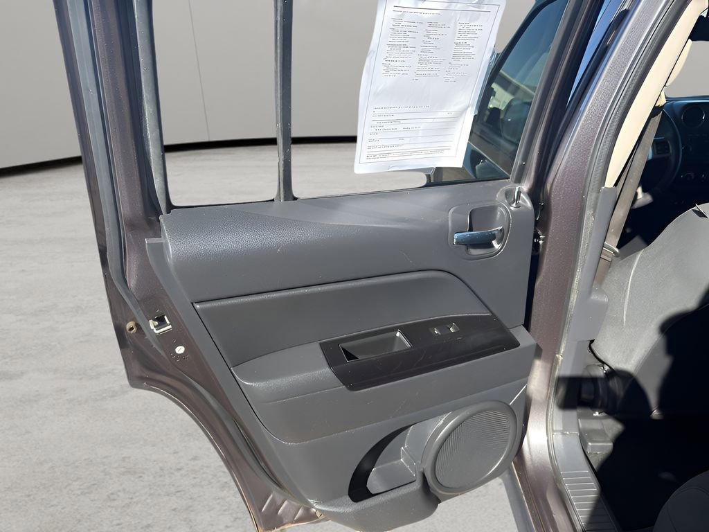 Used 2015 Jeep Patriot Latitude image 16