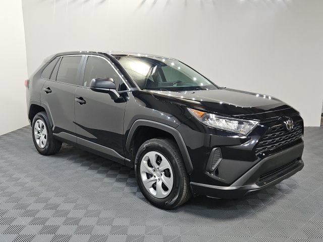 Used 2022 Toyota RAV4 LE image 7