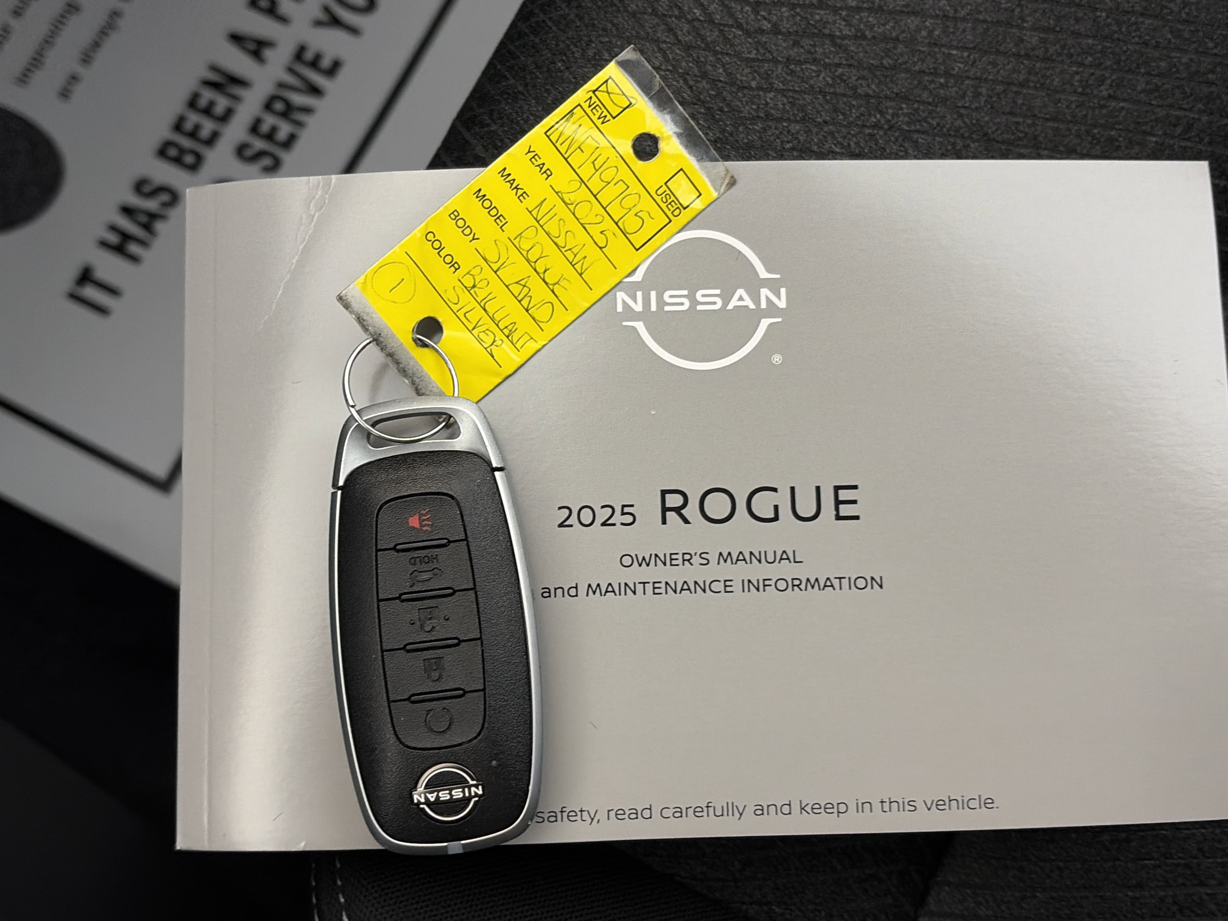 Used 2025 Nissan Rogue SV image 31