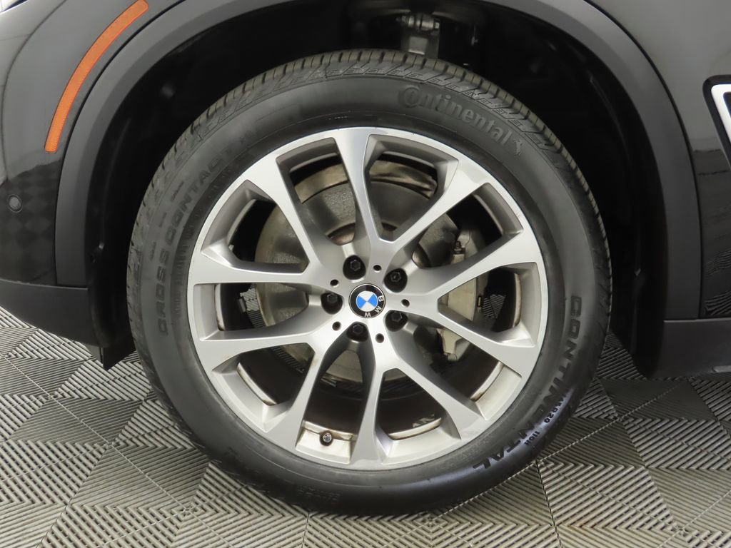 Used 2022 BMW X5 xDrive40i w/ Parking Assistance Package image 31