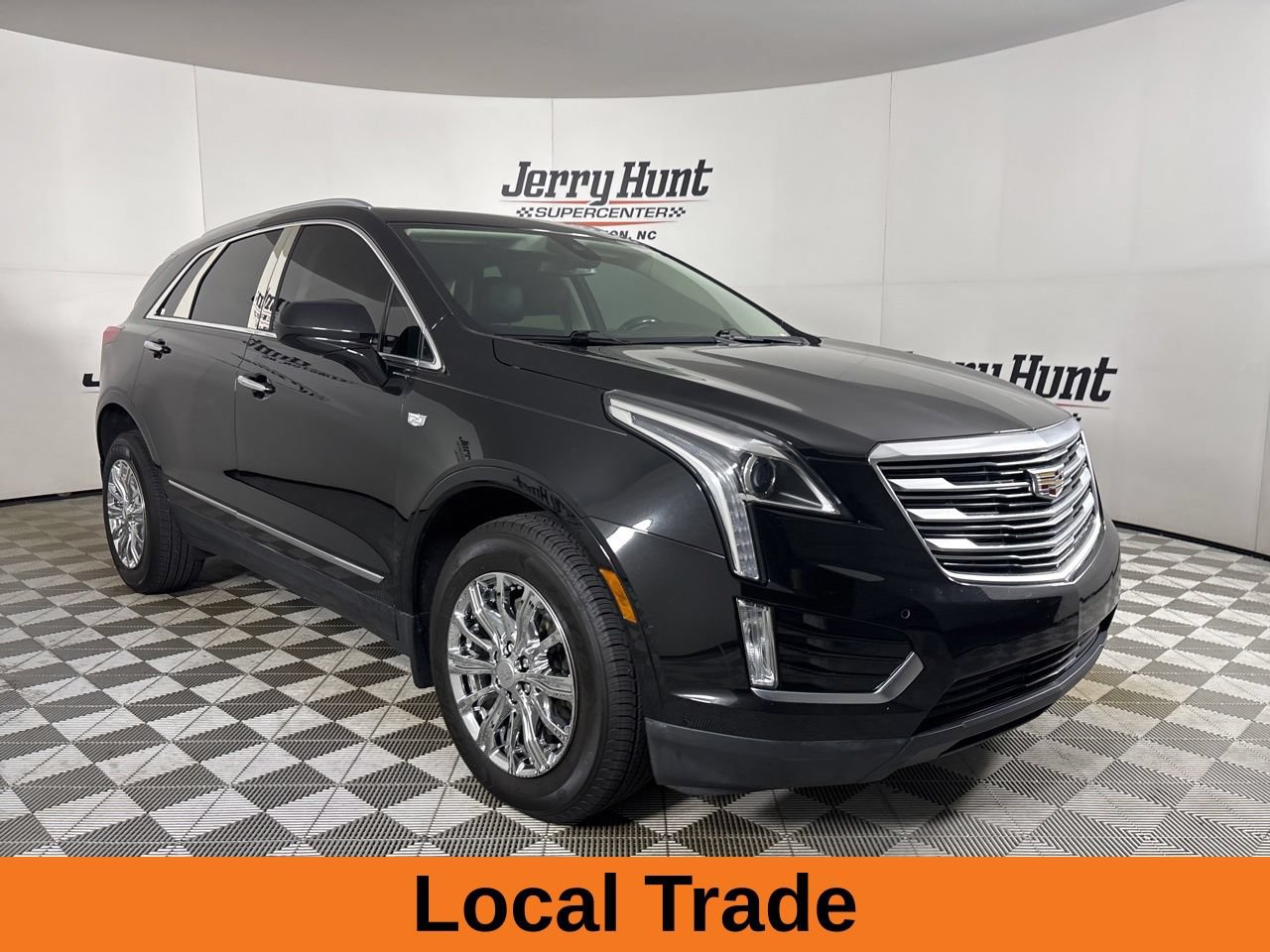 Used 2017 Cadillac XT5 Luxury w/ Driver Awareness Package FWD image 5