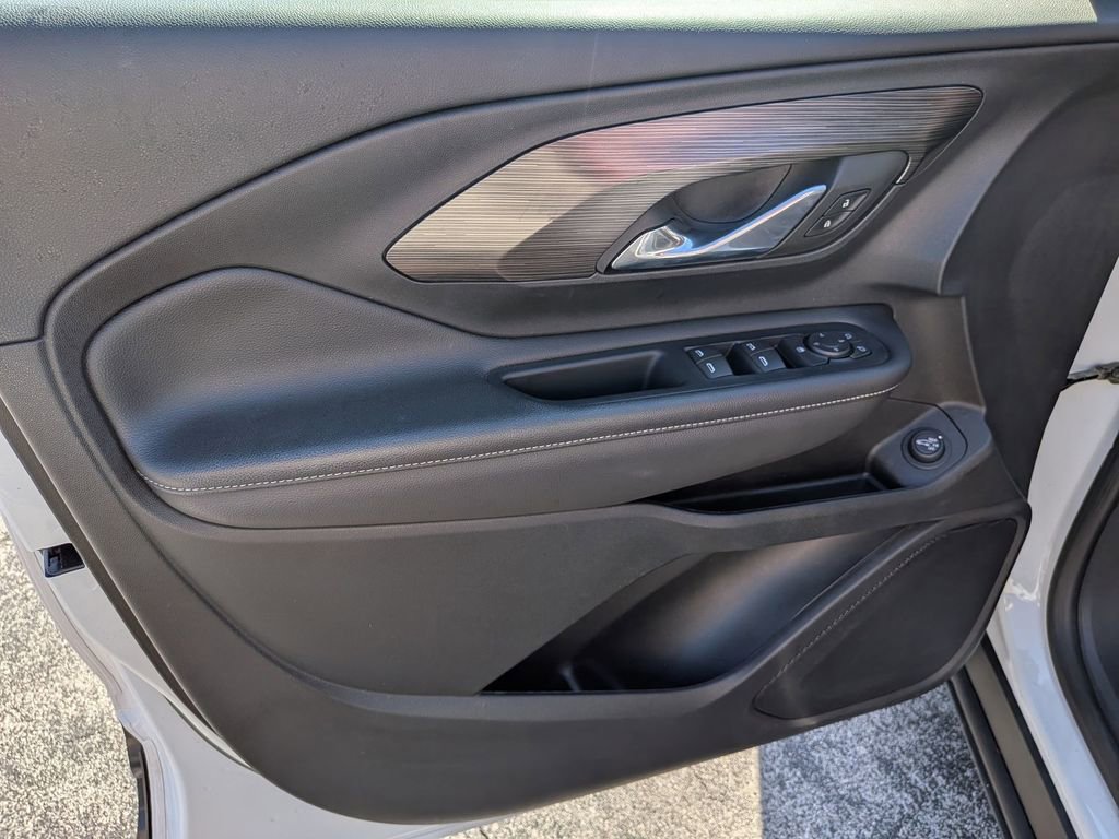 Used 2023 GMC Terrain SLE w/ Driver Convenience Package image 10