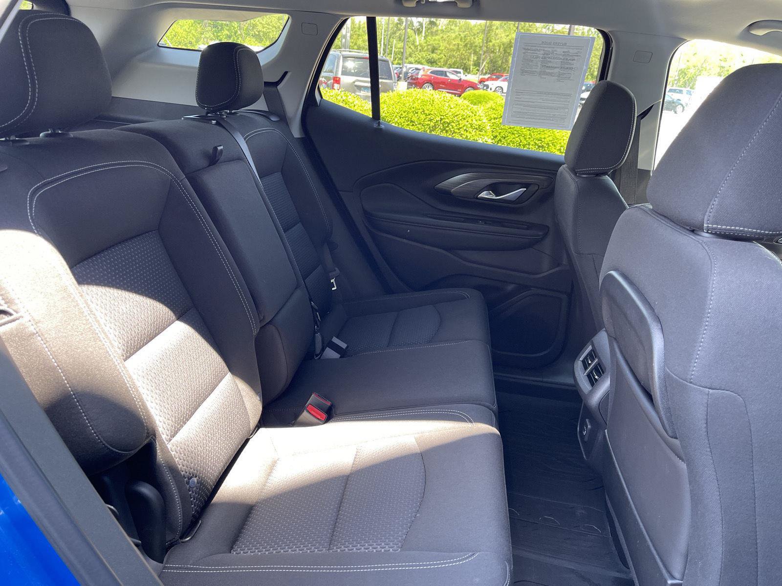 Used 2024 GMC Terrain SLE w/ Driver Convenience Package FWD image 34