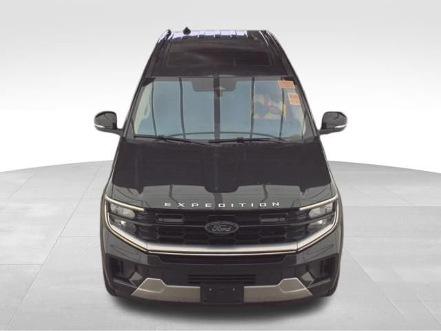 Used 2025 Ford Expedition Platinum AWD/4WD image 2