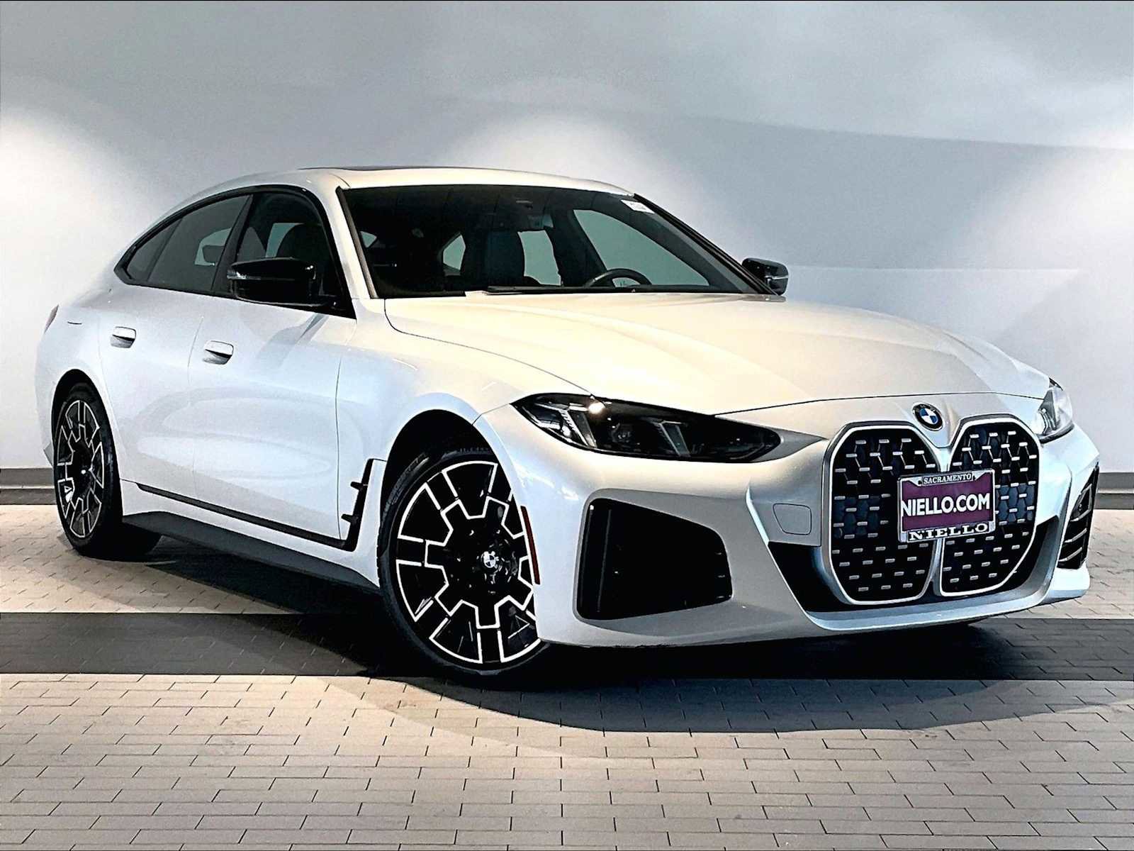 Used 2025 BMW 430i xDrive w/ M Sport Package image 12