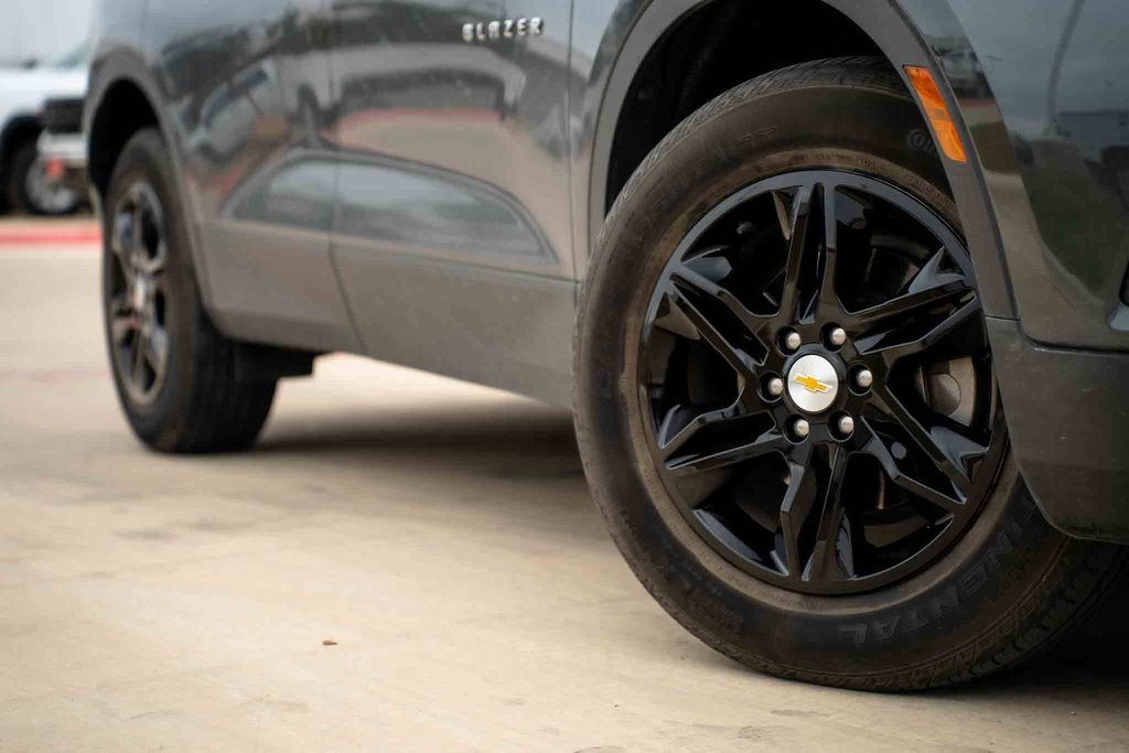 Used 2019 Chevrolet Blazer LT image 2