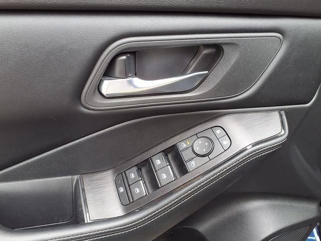 Used 2024 Nissan Rogue SV FWD image 16