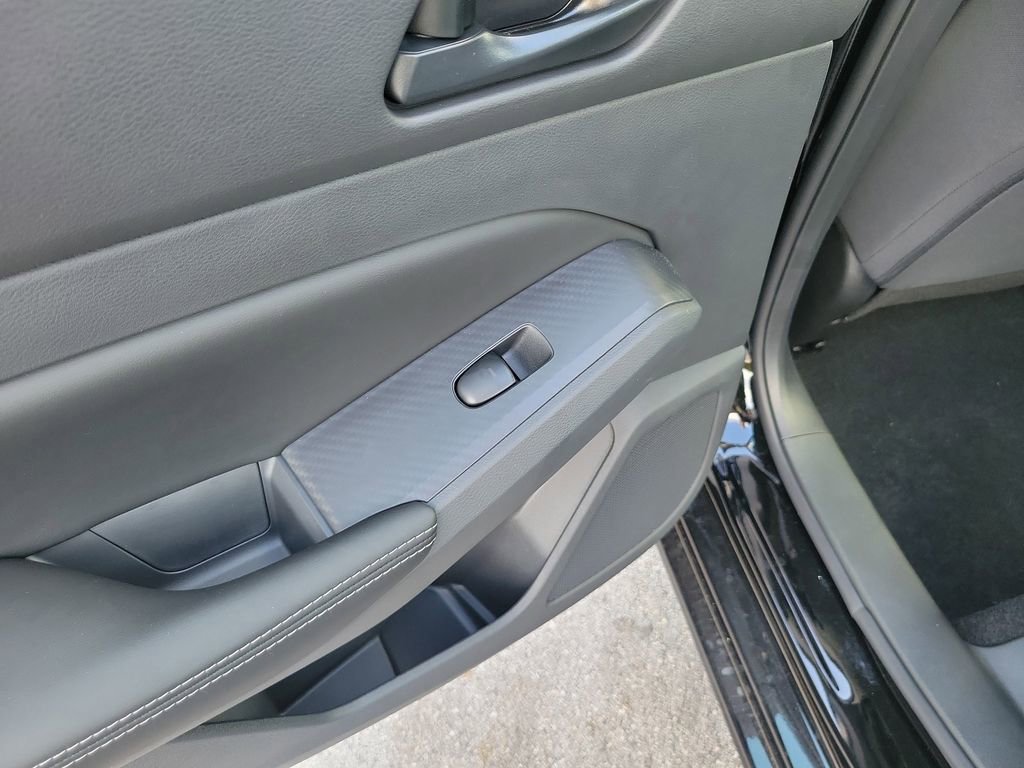 Used 2025 Nissan Altima 2.5 SV w/ SV Premium Package FWD image 11
