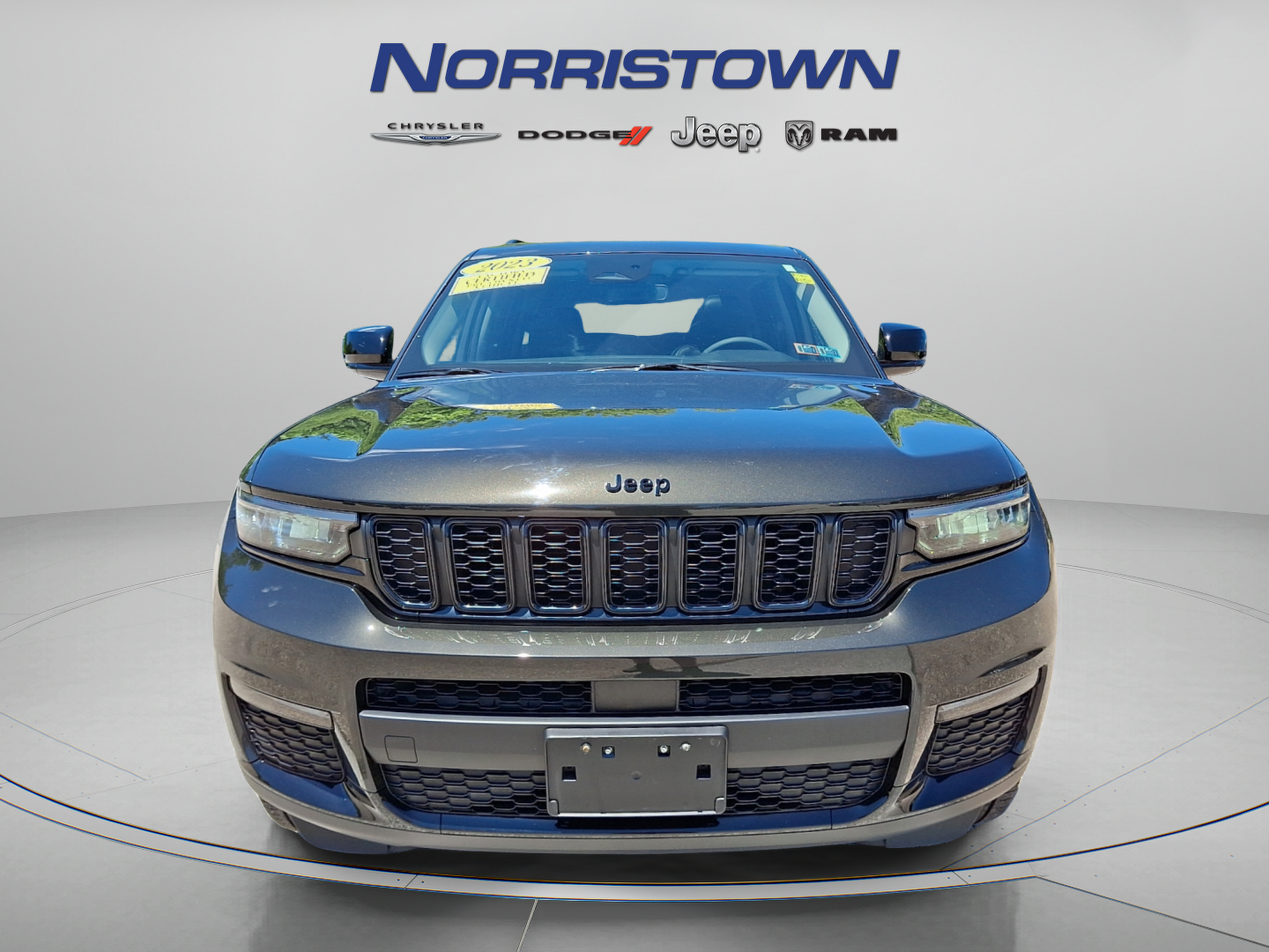 Certified 2023 Jeep Grand Cherokee L Limited w/ Black Appearance Package AWD/4WD image 2