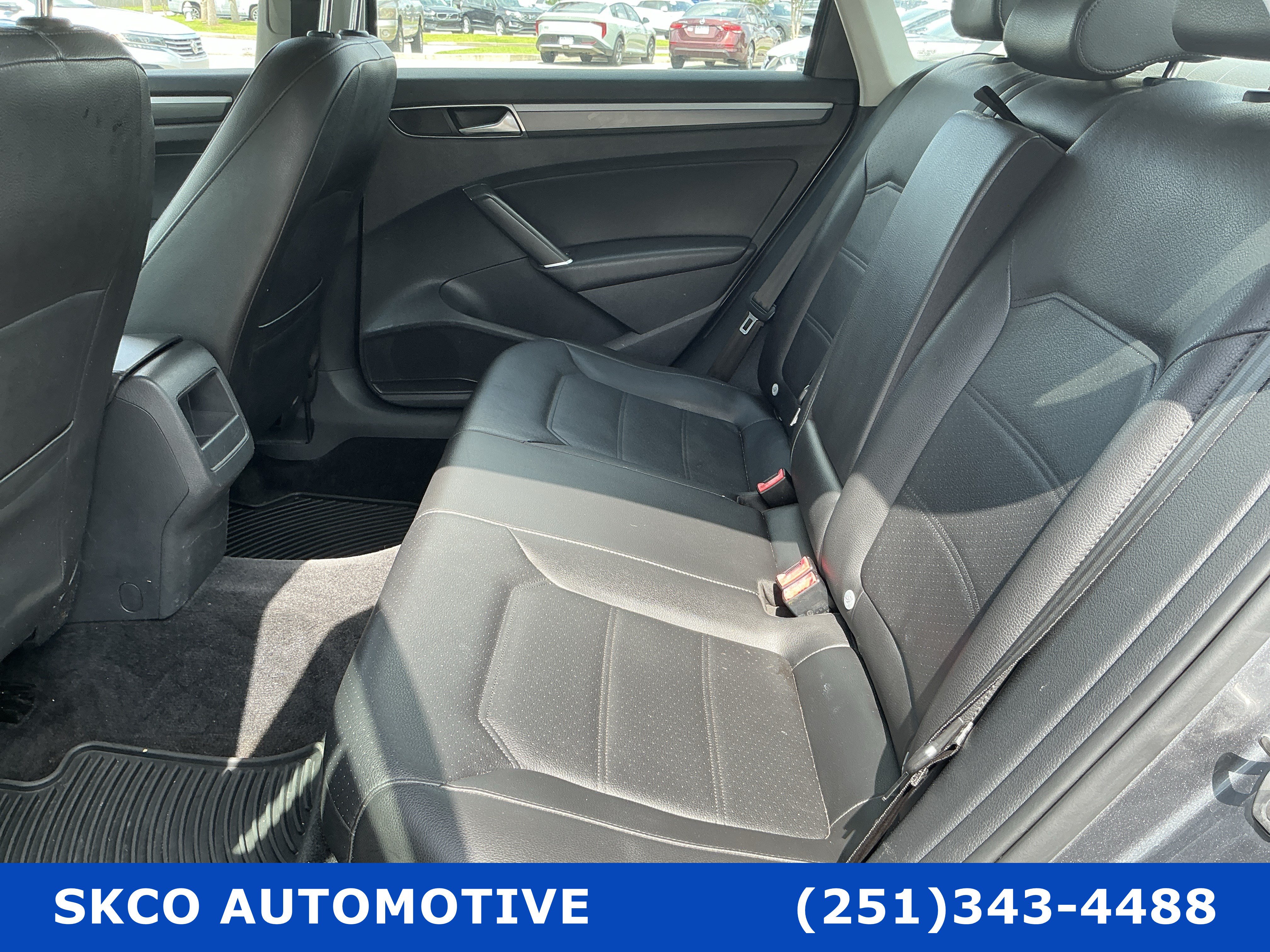 Used 2018 Volkswagen Passat 2.0T R-Line FWD image 14