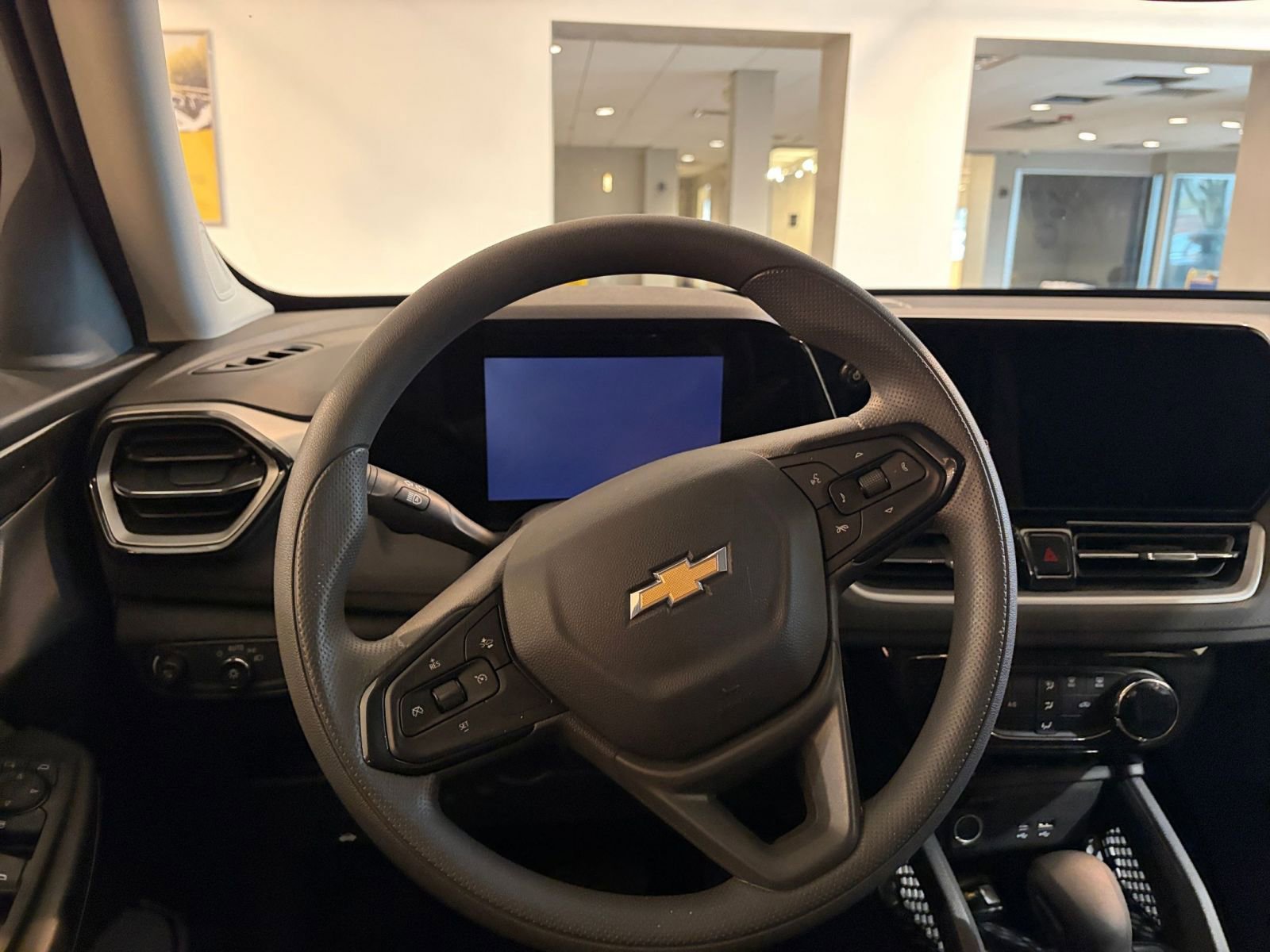 Used 2025 Chevrolet TrailBlazer LT image 32