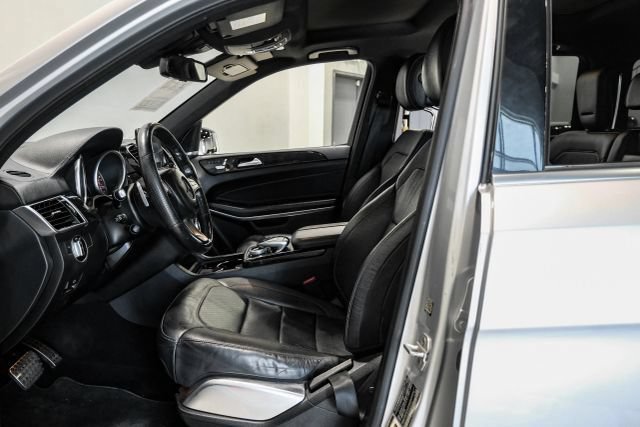 Used 2017 Mercedes-Benz GLS 550 4MATIC image 5