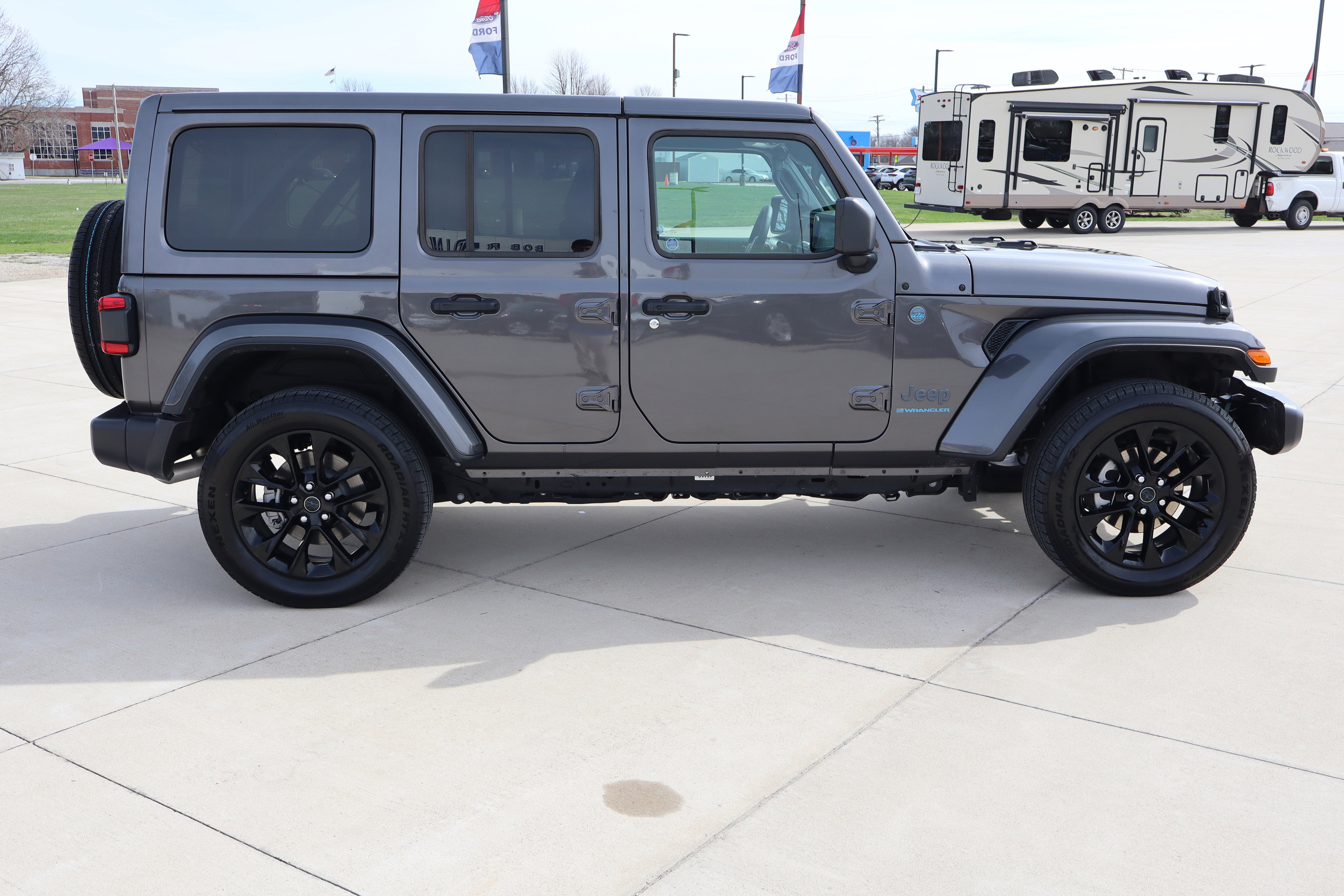 Used 2025 Jeep Wrangler Sahara w/ Safety Group image 5