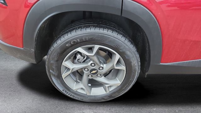 Used 2025 Chevrolet Trax LT w/ LT Convenience Package image 19