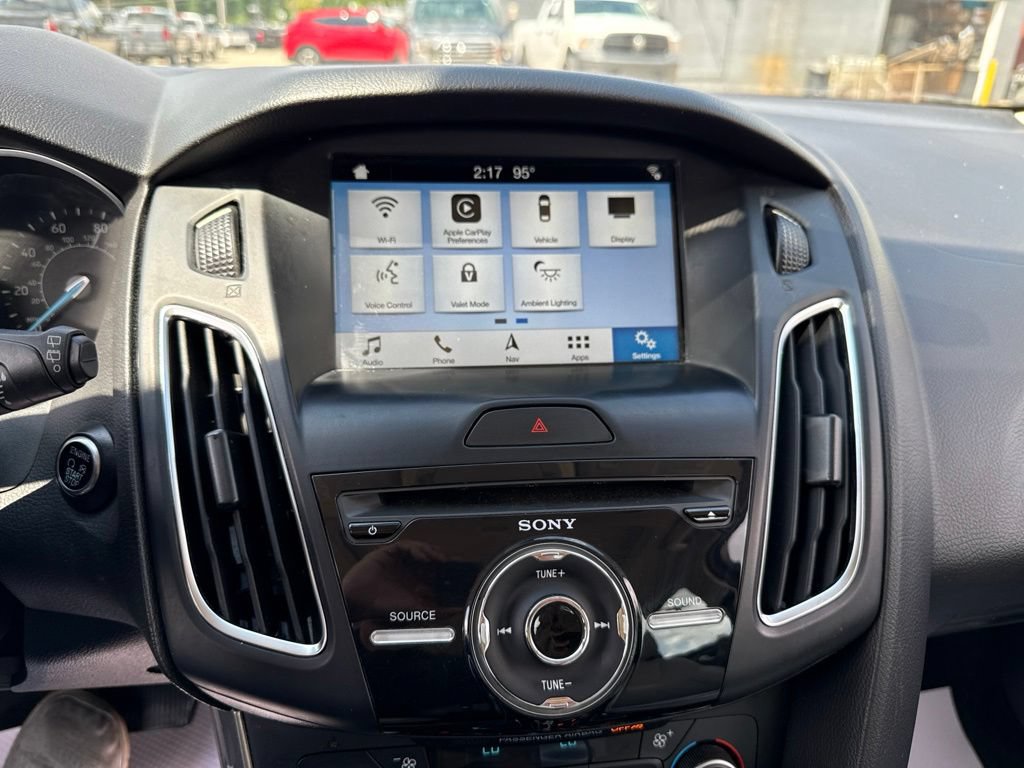 Used 2018 Ford Focus Titanium FWD image 31