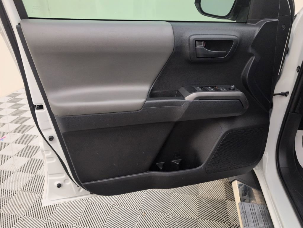 Used 2020 Toyota Tacoma SR5 image 32