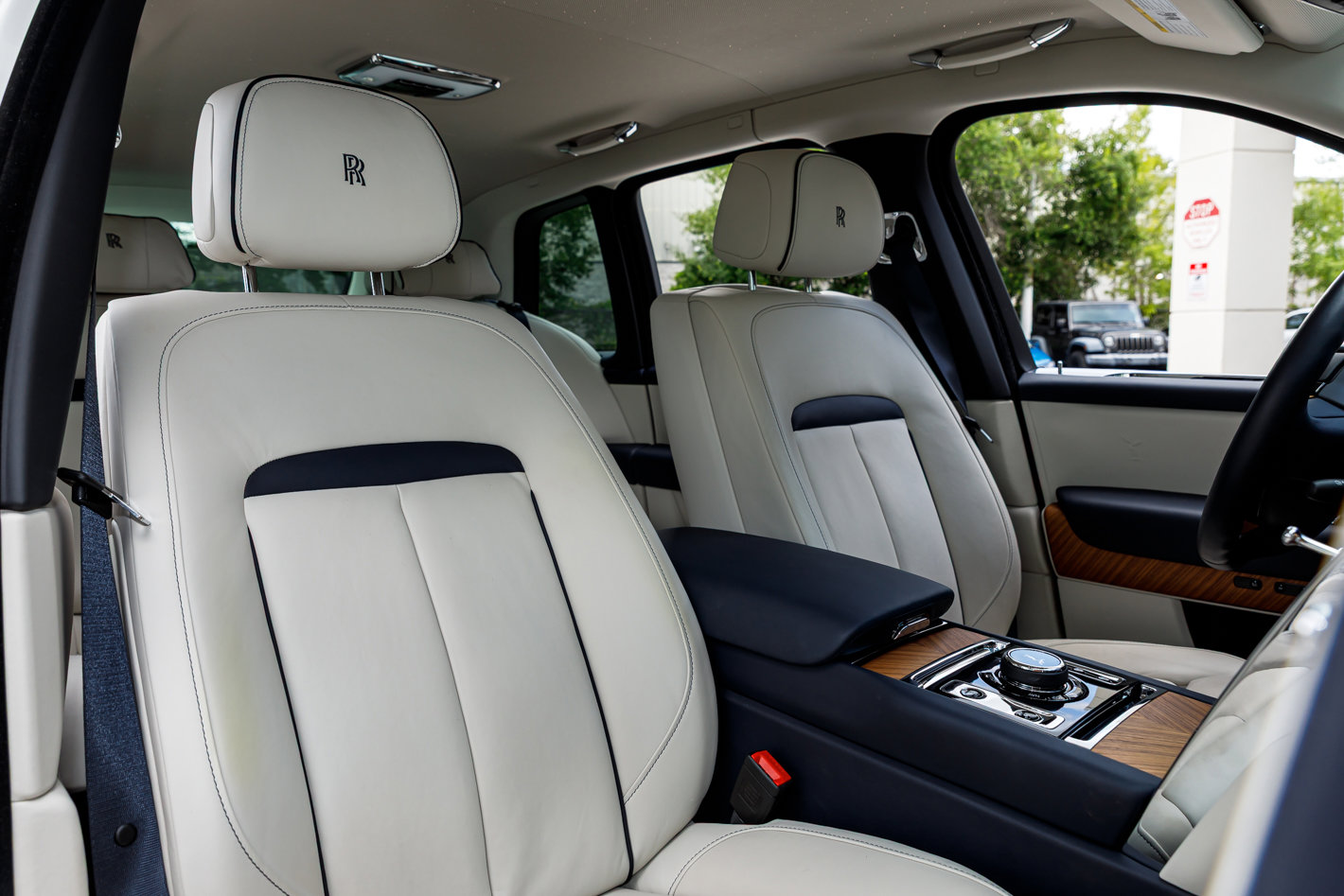 Used 2023 Rolls-Royce Cullinan AWD/4WD image 45