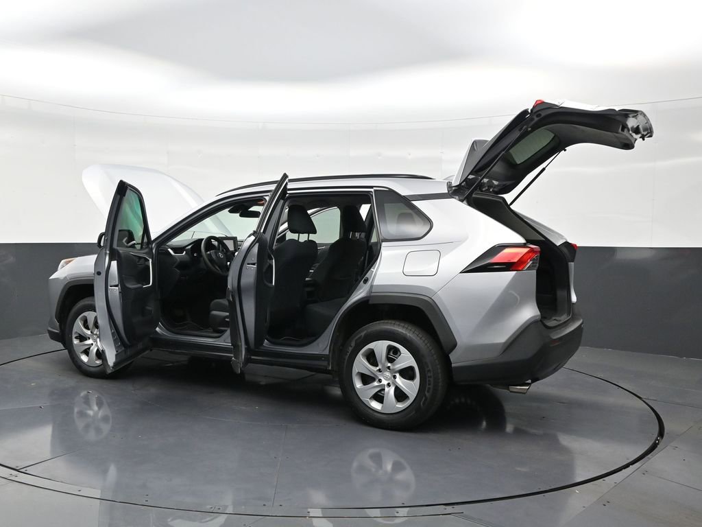 Used 2020 Toyota RAV4 LE FWD image 31