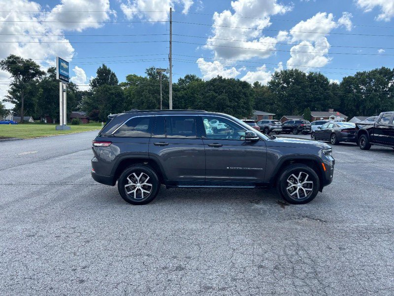 Used 2024 Jeep Grand Cherokee Limited w/ Trailer Tow Package AWD/4WD image 6