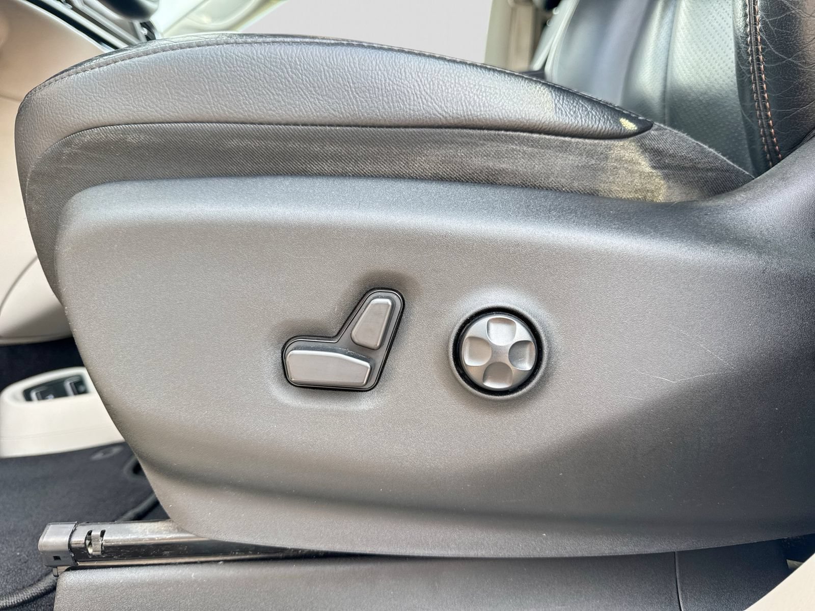 Used 2018 Chrysler Pacifica Touring-L FWD image 18