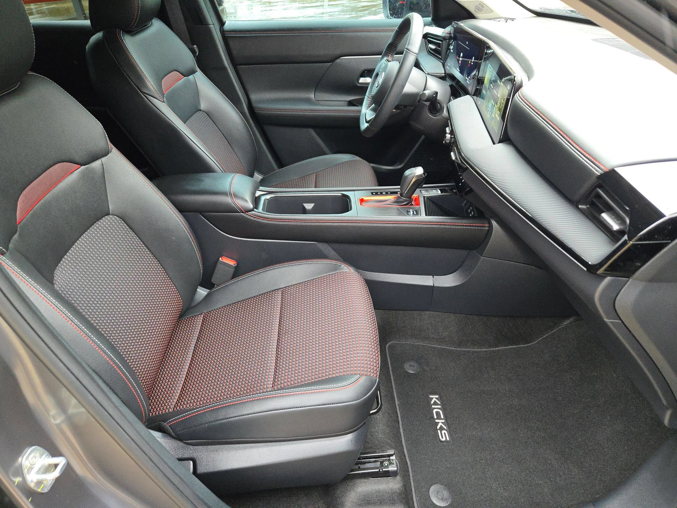 Certified 2025 Nissan Kicks SR FWD image 26