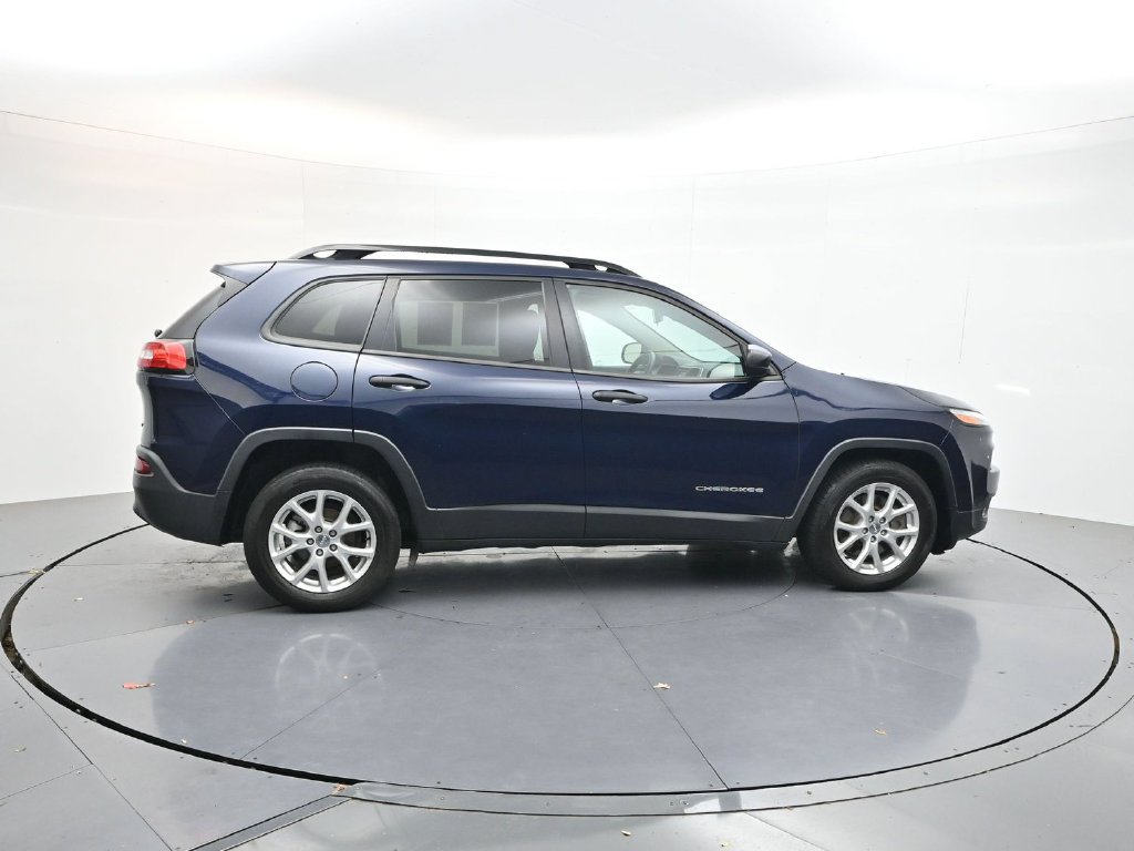 Used 2016 Jeep Cherokee Sport FWD image 8