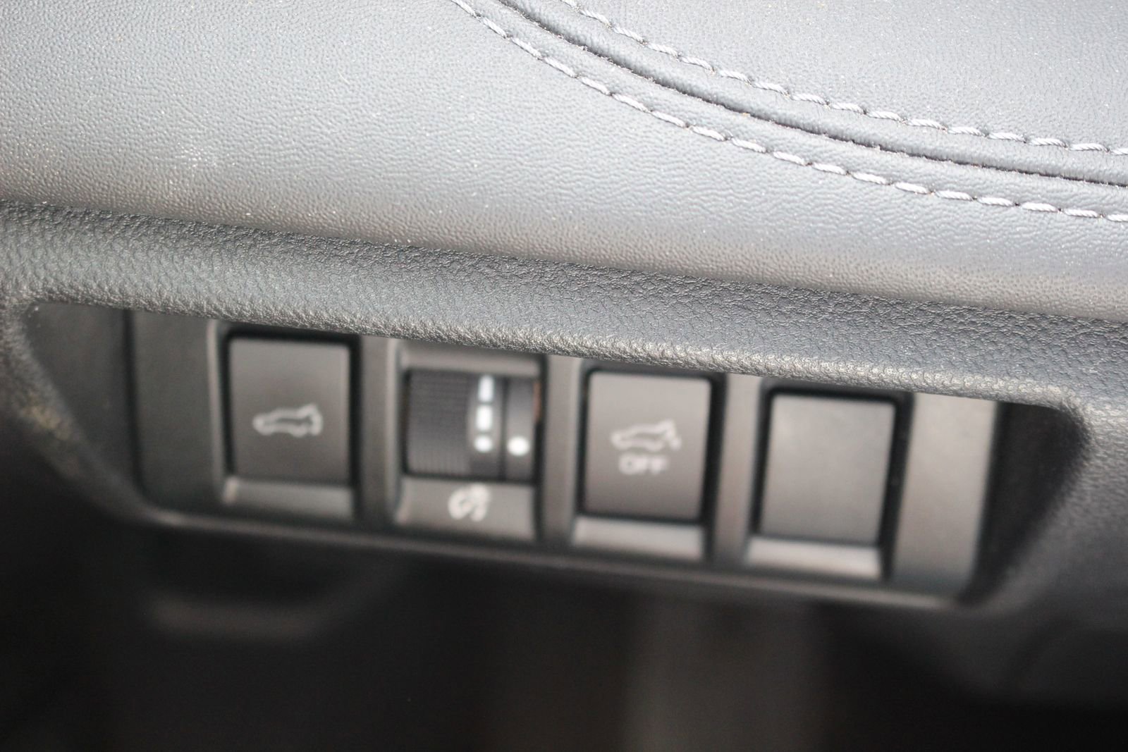 Used 2020 Subaru Outback Touring w/ Popular Package #2 image 18