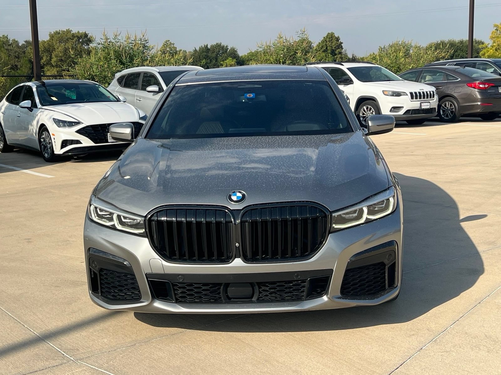 Used 2022 BMW 750i xDrive w/ Executive Package AWD/4WD image 2