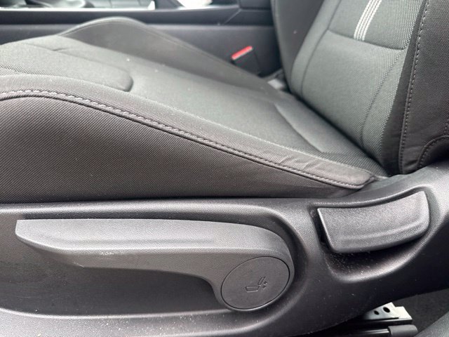 Used 2025 Hyundai Elantra SE FWD image 13
