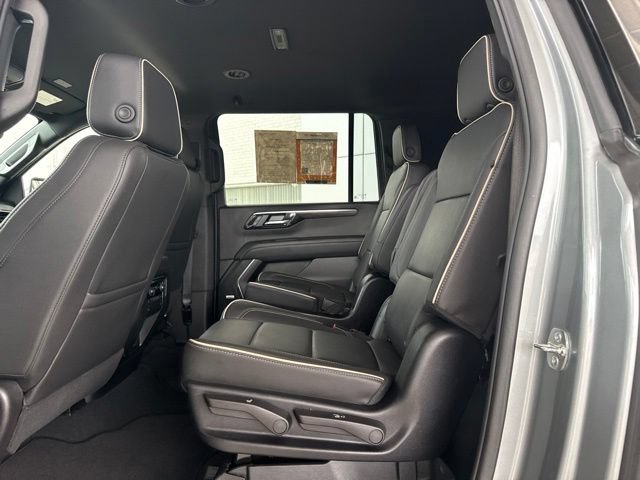 Used 2025 Chevrolet Suburban Premier AWD/4WD image 33