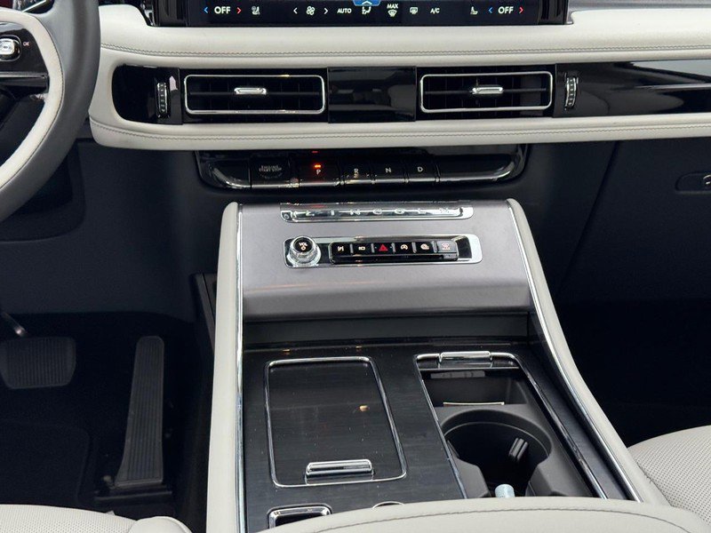 New 2025 Lincoln Aviator AWD w/ Equipment Group 101A image 16