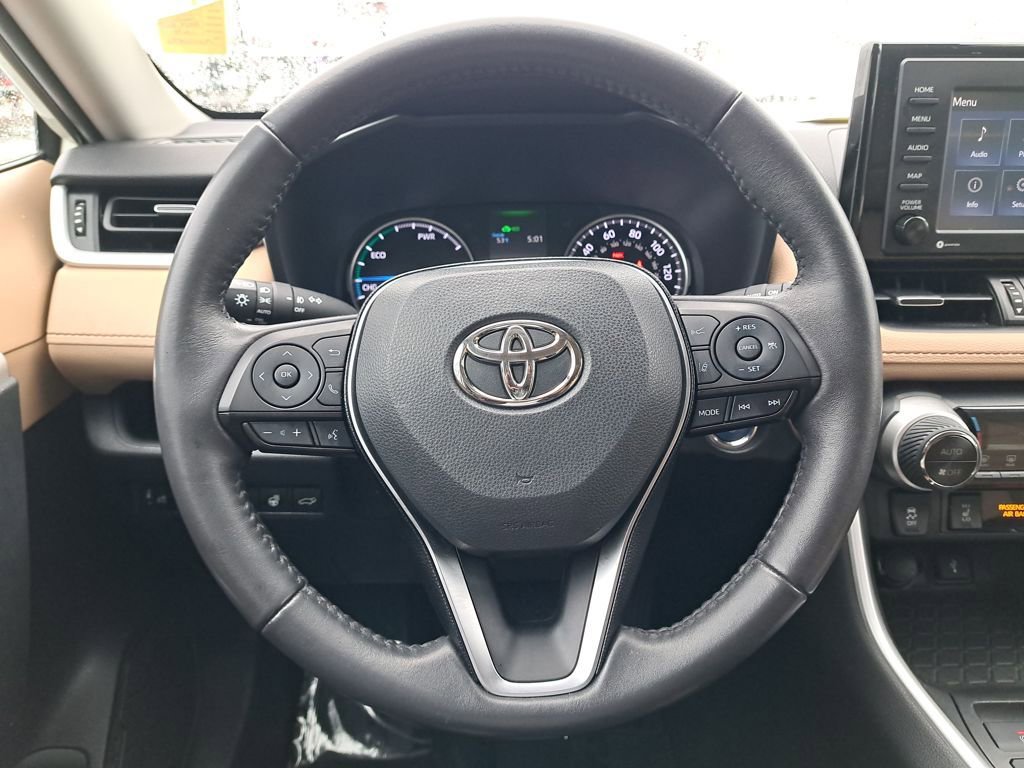 Used 2021 Toyota RAV4 XLE Premium image 19