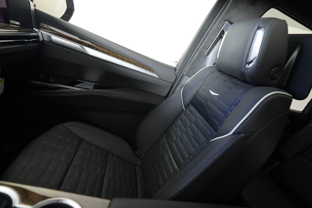 Used 2026 Cadillac Escalade Platinum Sport w/ LPO, ONYX Package AWD/4WD image 41