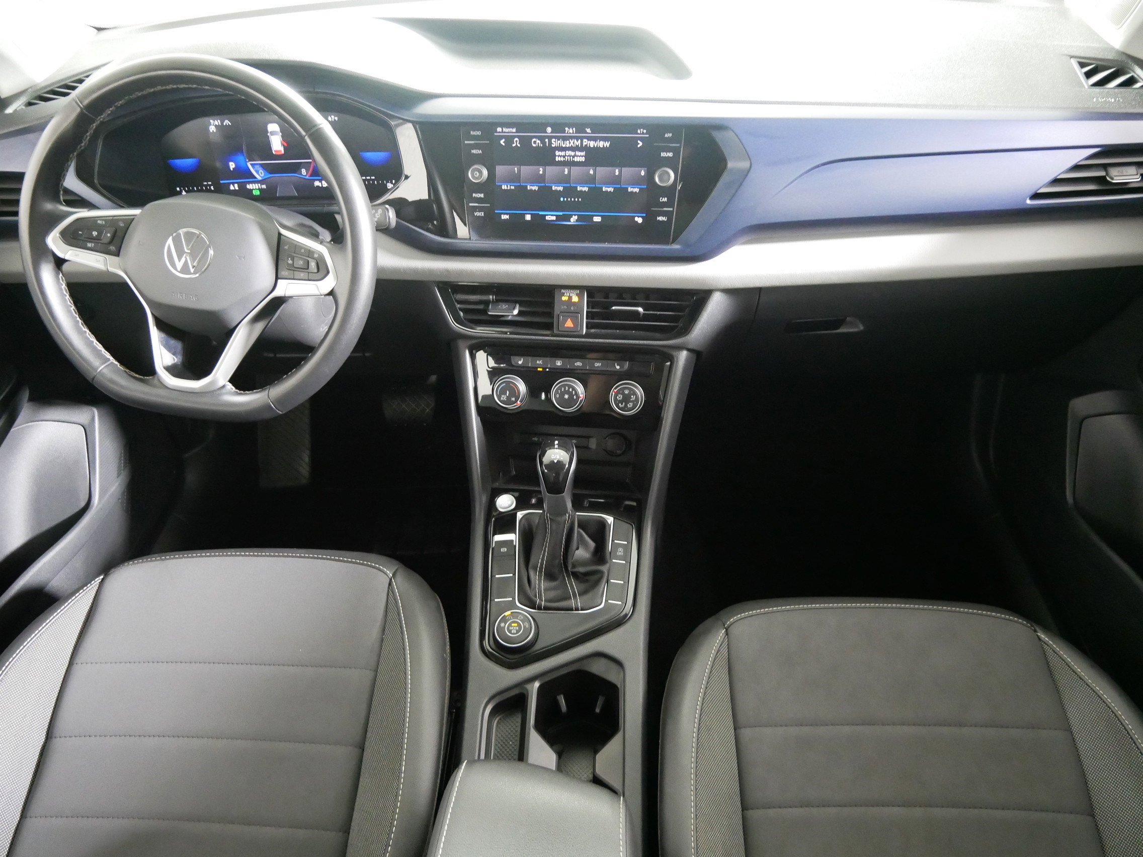 Certified 2023 Volkswagen Taos SE w/ Panoramic Sunroof Package image 10