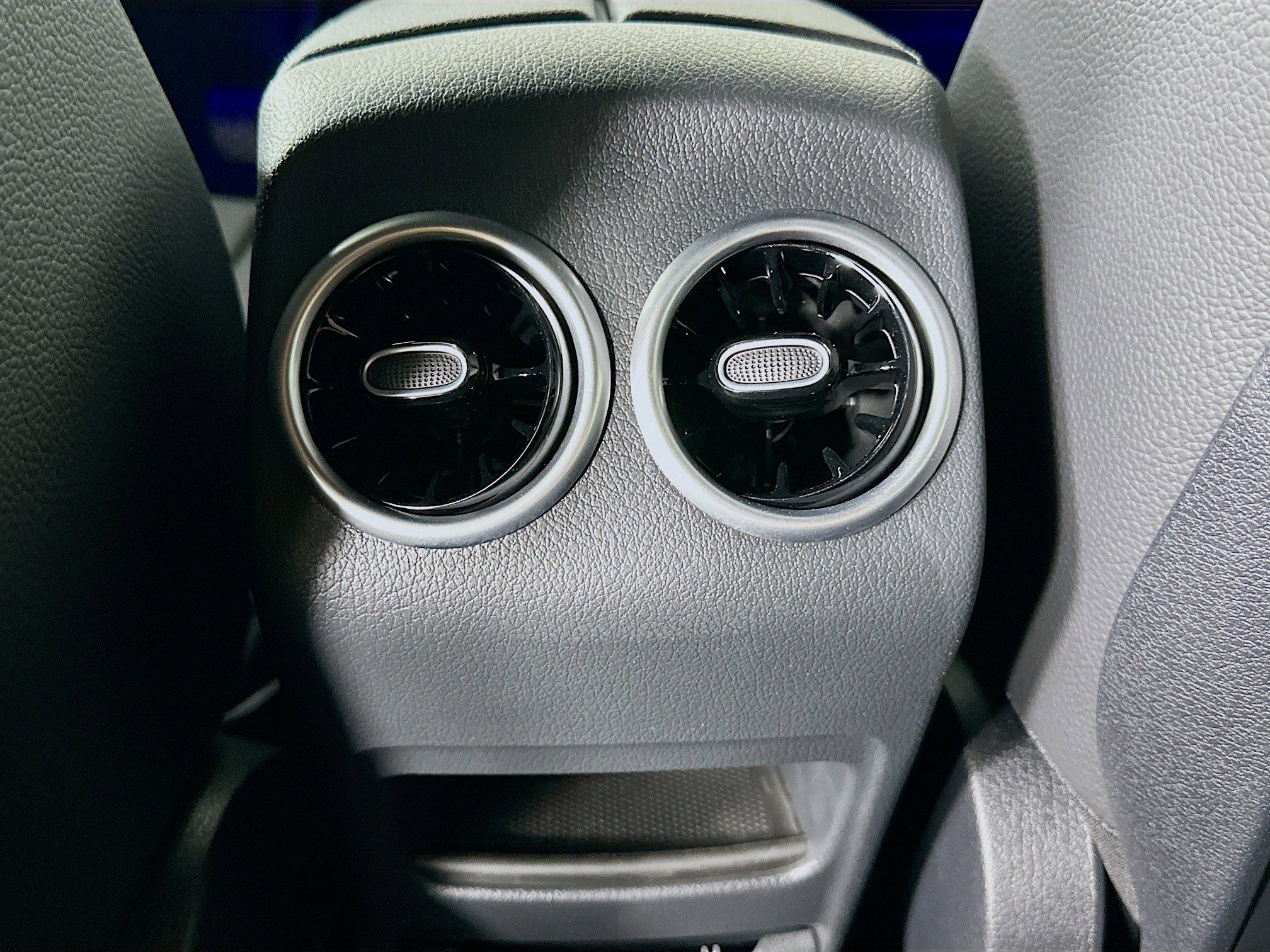 Certified 2025 Mercedes-Benz GLB 250 4MATIC image 32