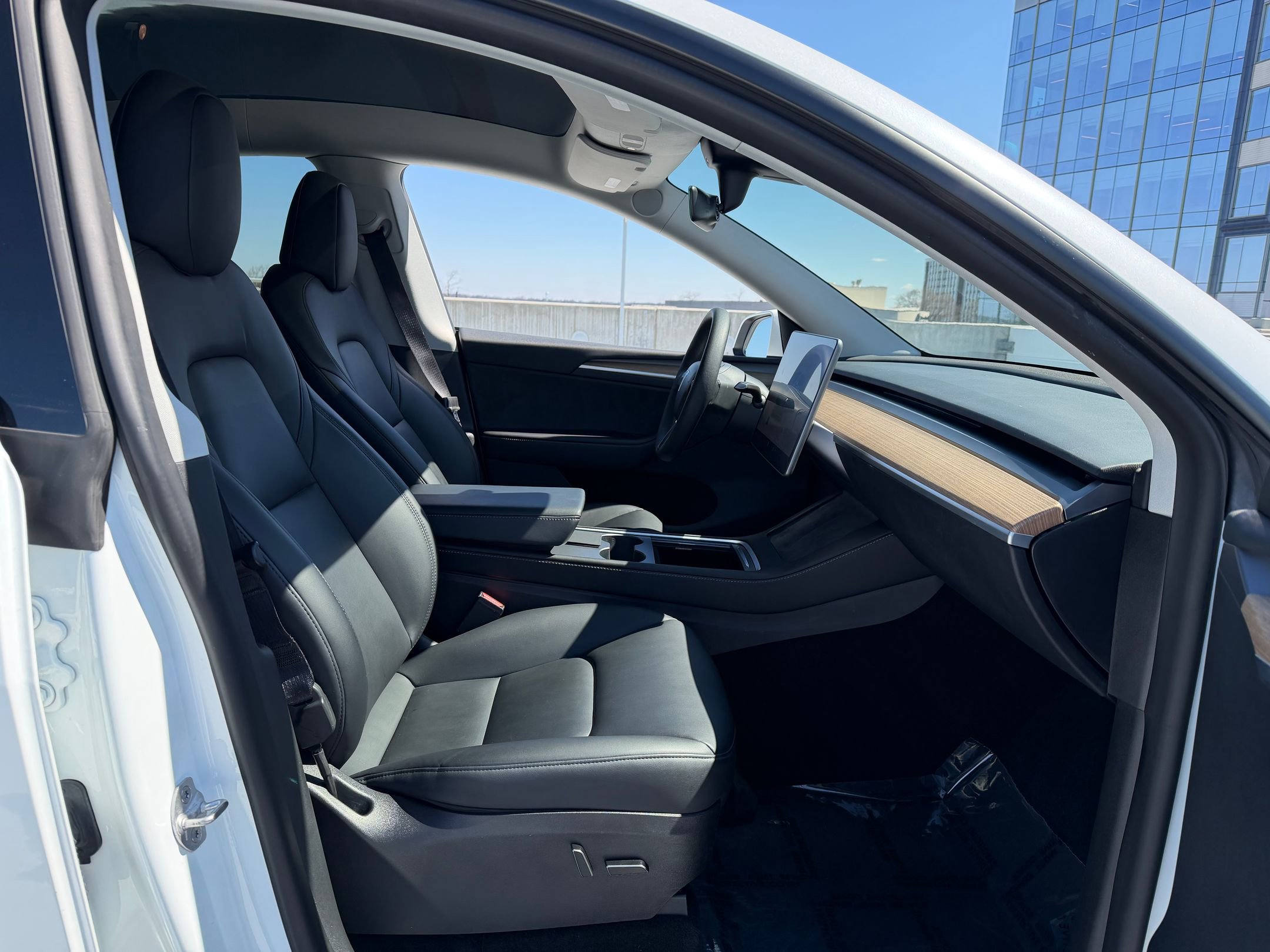 Used 2022 Tesla Model Y Long Range image 14