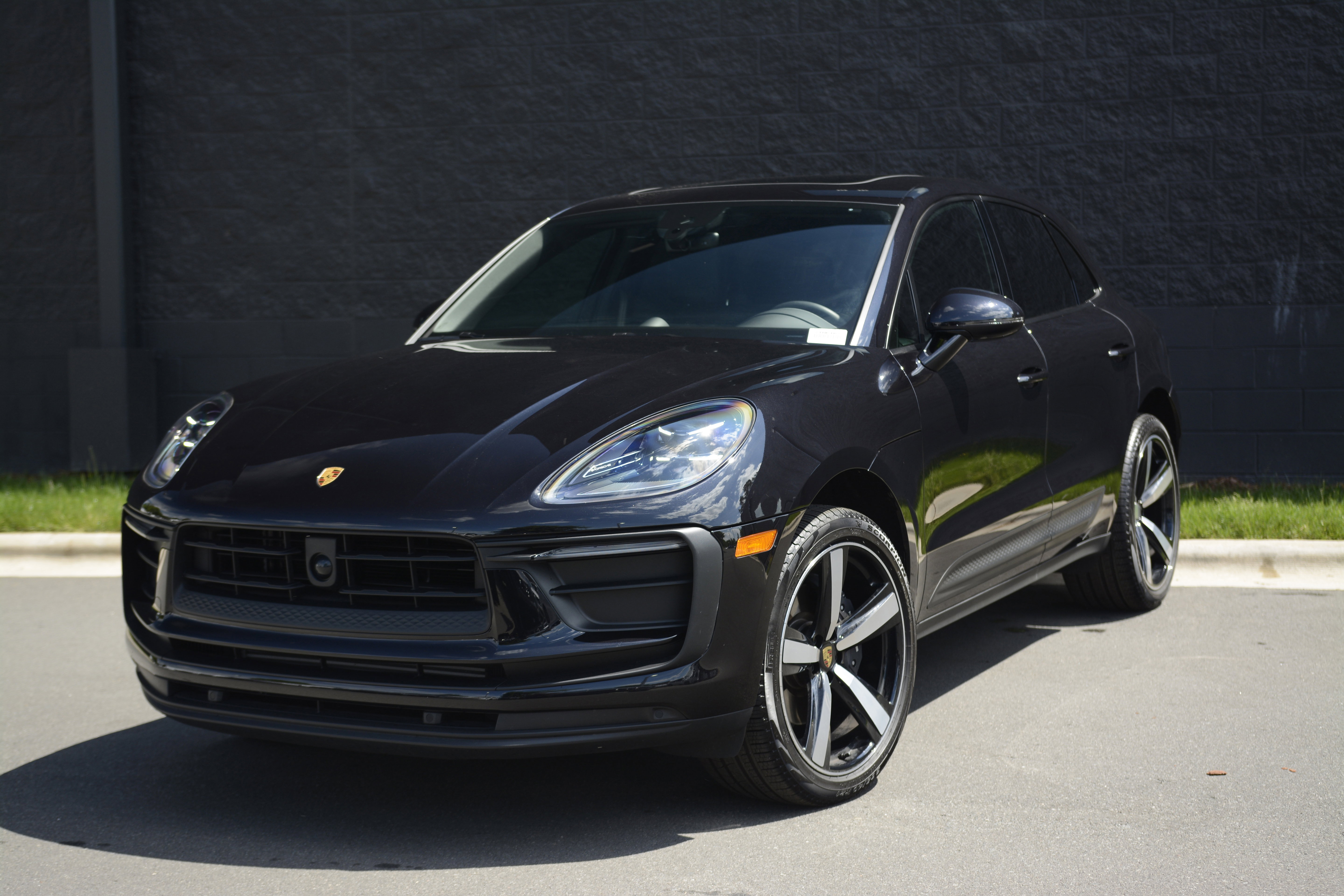 Certified 2026 Porsche Macan AWD/4WD image 42