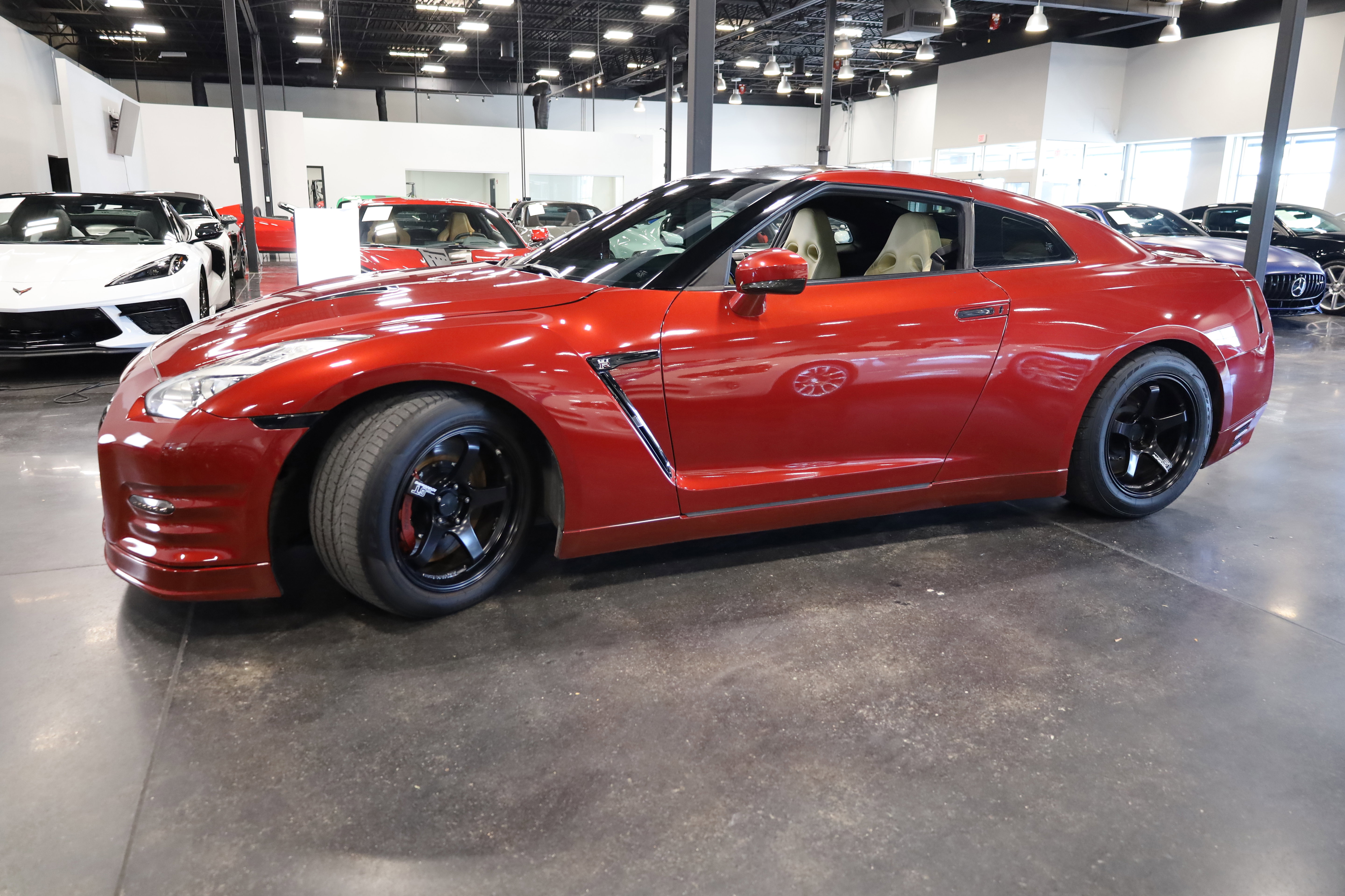 Used 2015 Nissan GT-R Premium image 9